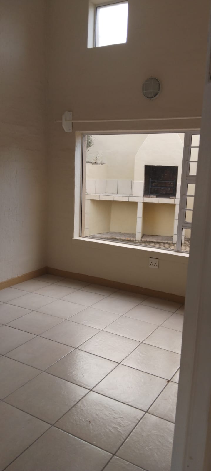 To Let 3 Bedroom Property for Rent in Island View Western Cape